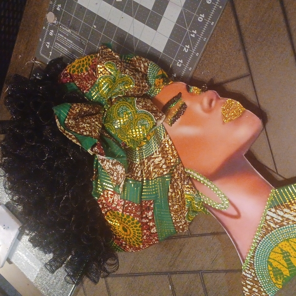 Diva Wreath - Picture 3 of 3